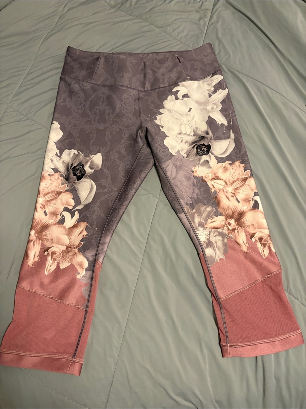Calia Carrie Underwood Floral Capri Leggings